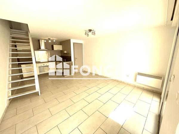 Location Appartement 2 pièces 40.1 m² - 12 RUE ERNEST RENAN Marseille 13005