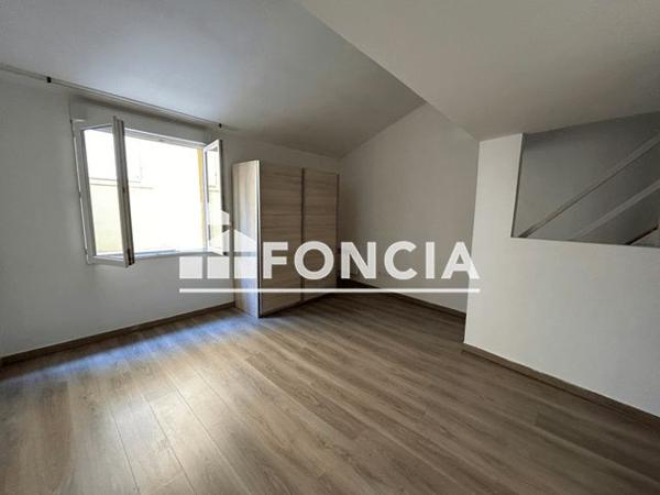 Location Appartement 2 pièces 40.1 m² - 12 RUE ERNEST RENAN Marseille 13005