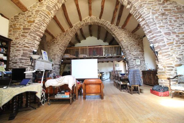 Saint-Juéry (12550) Propriété de 226 m² avec piscine, dépendances et grand terrain arboré