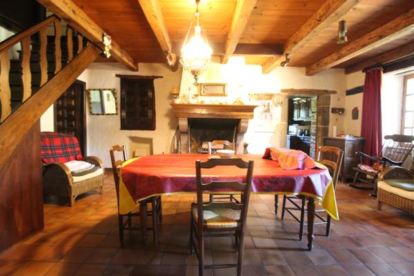 Saint-Juéry (12550) Propriété de 226 m² avec piscine, dépendances et grand terrain arboré