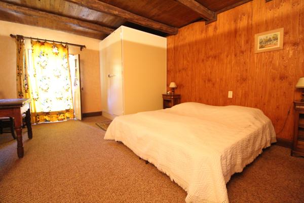 Saint-Juéry (12550) Propriété de 226 m² avec piscine, dépendances et grand terrain arboré