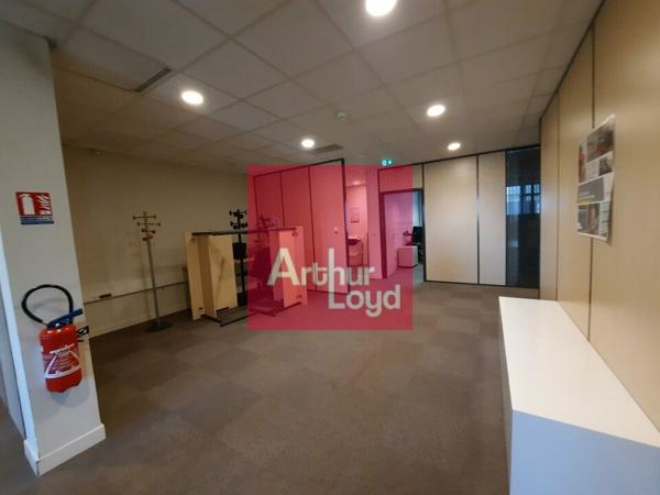 CLERMONT -FERRAND SECTEUR ESTAING CHU A VENDRE BUREAUX 3209 M² - 85 PLACES DE PARKING