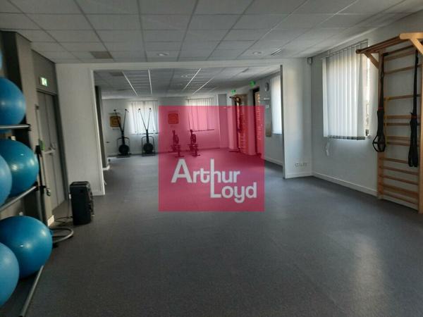 CLERMONT -FERRAND SECTEUR ESTAING CHU A VENDRE BUREAUX 3209 M² - 85 PLACES DE PARKING