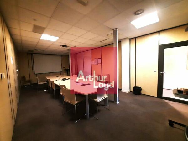 CLERMONT -FERRAND SECTEUR ESTAING CHU A VENDRE BUREAUX 3209 M² - 85 PLACES DE PARKING
