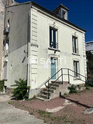 Appartement de type T2 de 55 m² au sol, Cave carrelée de 20 m², 1 emplacement de stationnement voiture + 1 pour deux roues