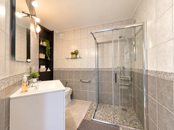 Maison
         24 pièces
        - 1059 m² Exclusivité 1 150 000 € *