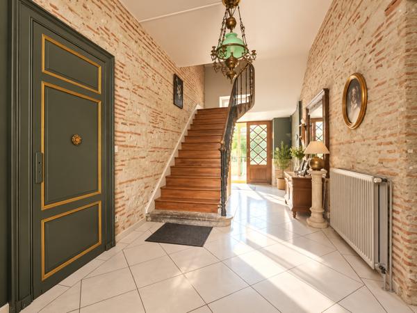 Maison
         24 pièces
        - 1059 m² Exclusivité 1 150 000 € *