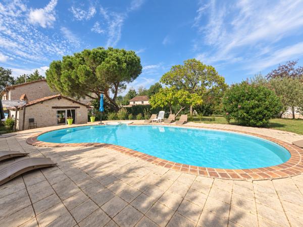 Maison
         24 pièces
        - 1059 m² Exclusivité 1 150 000 € *