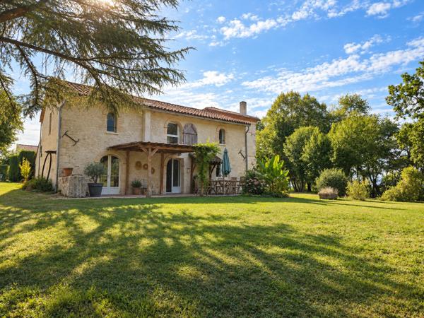 Maison
         24 pièces
        - 1059 m² Exclusivité 1 150 000 € *