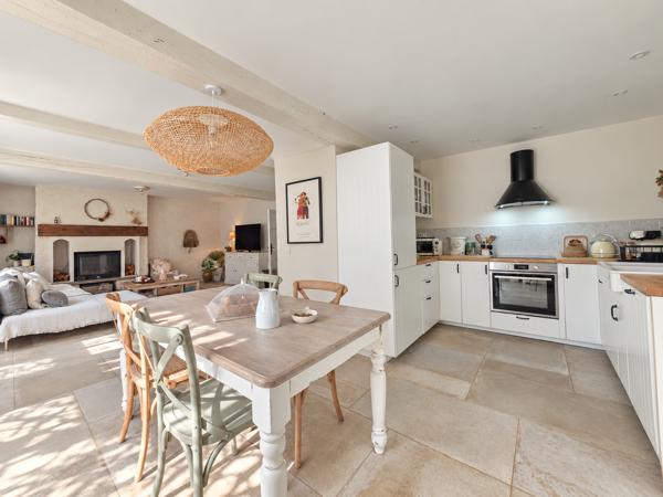 Maison
         24 pièces
        - 1059 m² Exclusivité 1 150 000 € *