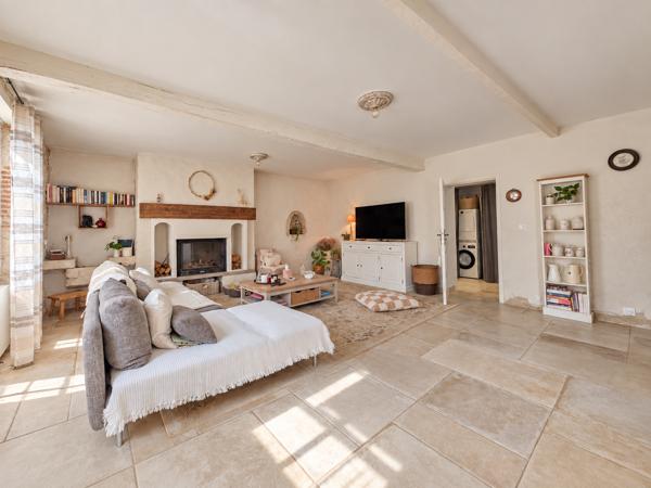 Maison
         24 pièces
        - 1059 m² Exclusivité 1 150 000 € *