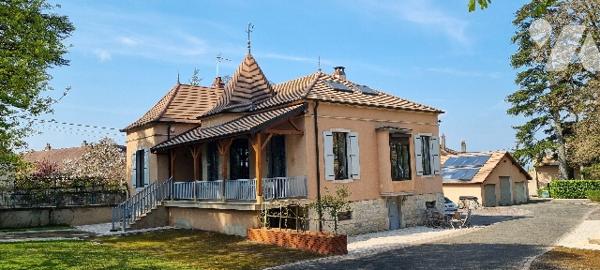 Maison de caractère + studio indépendant étang grand terrain et piscine chauffée proche commodités