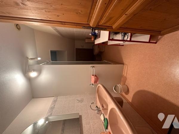 Maison de caractère + studio indépendant étang grand terrain et piscine chauffée proche commodités