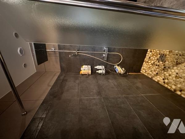 Maison de caractère + studio indépendant étang grand terrain et piscine chauffée proche commodités