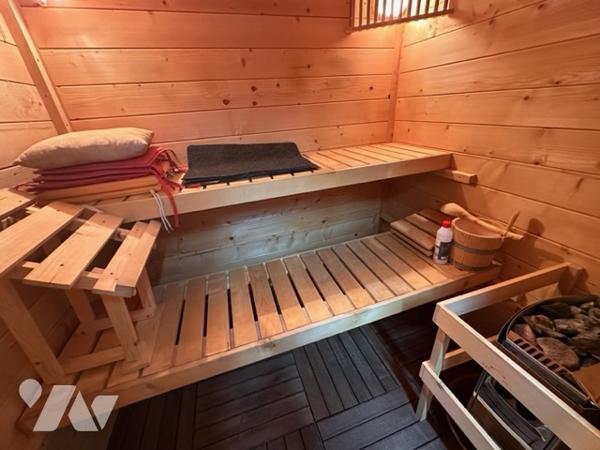 Maison de caractère + studio indépendant étang grand terrain et piscine chauffée proche commodités