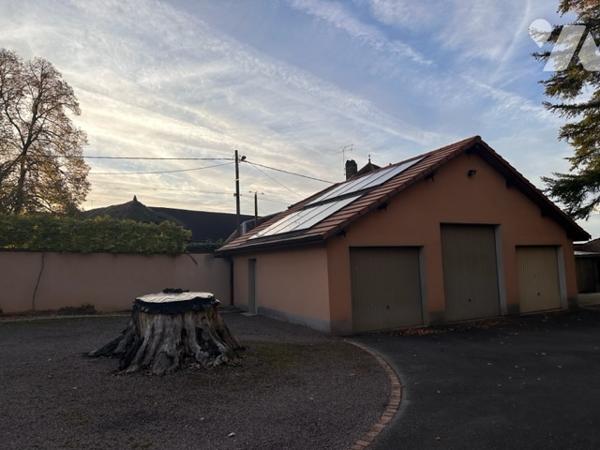 Maison de caractère + studio indépendant étang grand terrain et piscine chauffée proche commodités