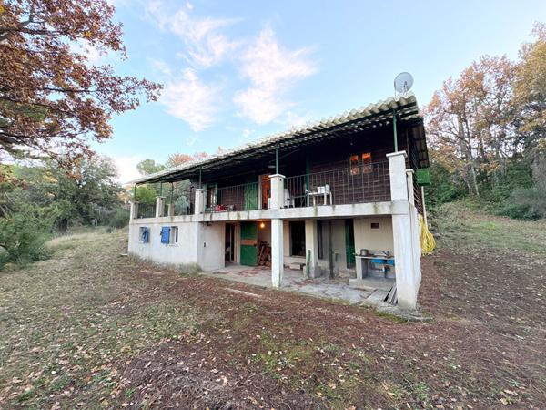 À VENDRE EN EXCLUSIVITÉ 84120 BEAUMONT-DE-PERTUIS CHALET EN BOIS SUR TERRAIN DE 3 985 m²