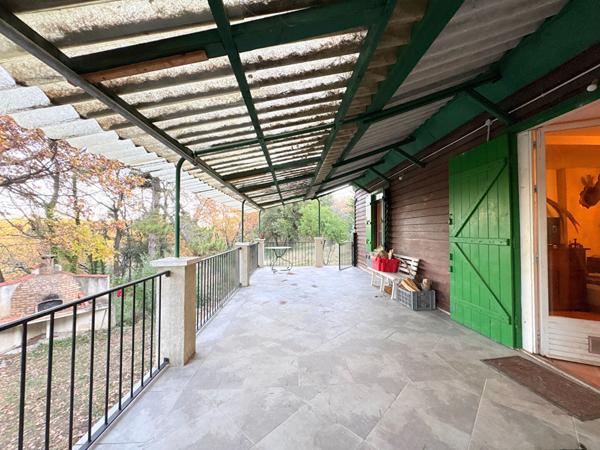 À VENDRE EN EXCLUSIVITÉ 84120 BEAUMONT-DE-PERTUIS CHALET EN BOIS SUR TERRAIN DE 3 985 m²