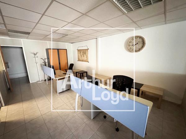 Bureaux à louer à Mauguio dans immeuble indépendant avec parking