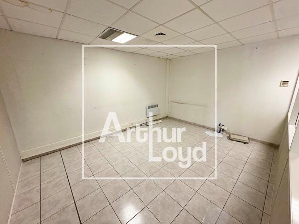 Bureaux à louer à Mauguio dans immeuble indépendant avec parking