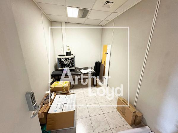 Bureaux à louer à Mauguio dans immeuble indépendant avec parking