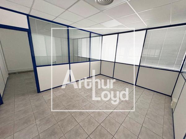 Bureaux à louer à Mauguio dans immeuble indépendant avec parking