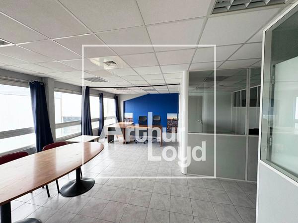Bureaux à louer à Mauguio dans immeuble indépendant avec parking
