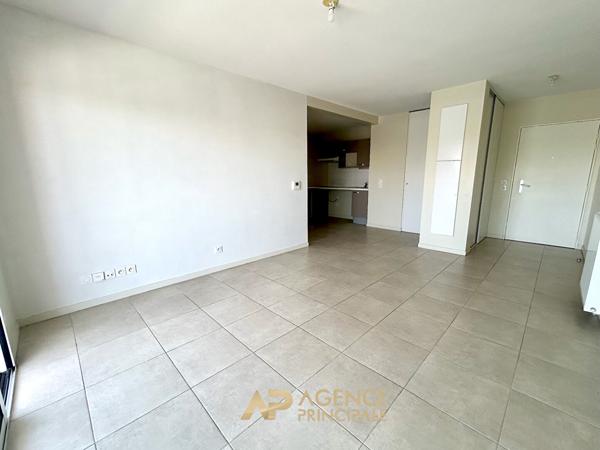 La Rochelle - La Pallice - Appartement T3 de 62 m² avec terrasse, ascenseur et parking 238 700 € **  - Référence  MR739D