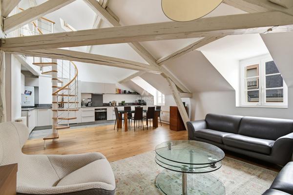Appartement Saint Germain En Laye 6 pièces - hyper centre - 120 m2 1 090 000 € **  - Référence  18678
