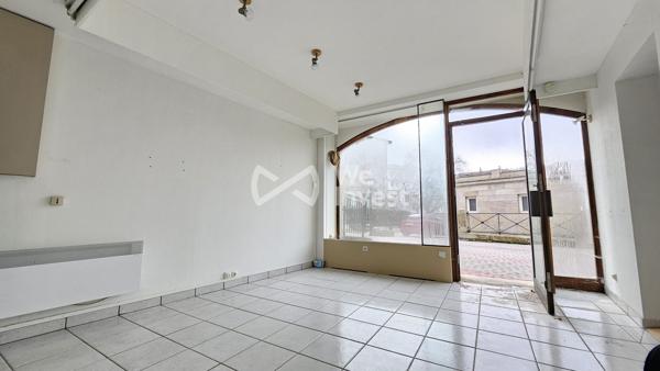 Immeuble, un local commercial et deux appartements