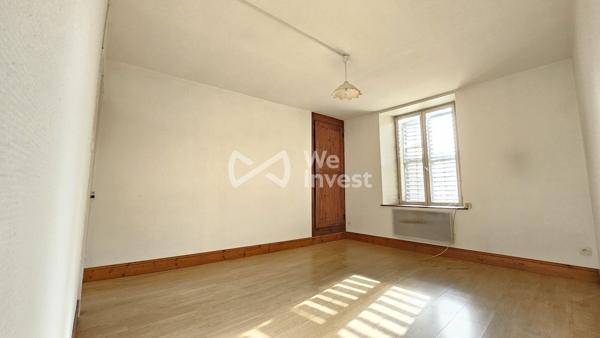 Immeuble, un local commercial et deux appartements
