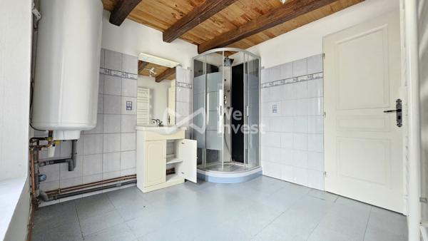 Immeuble, un local commercial et deux appartements
