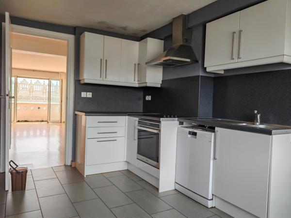 On pose ses meubles Place d'Armes