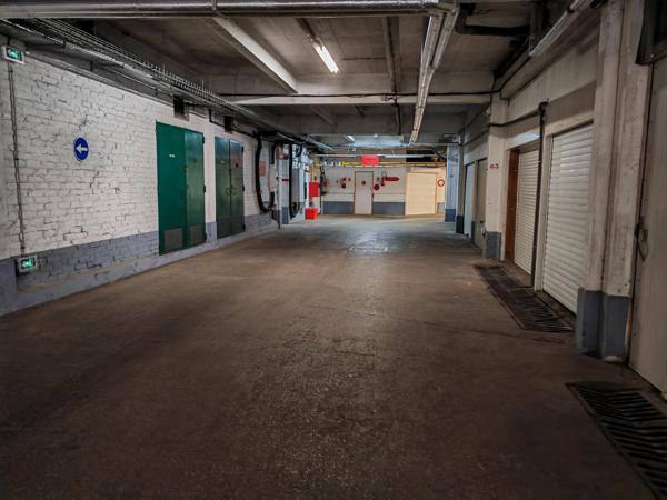 On pose ses meubles Place d'Armes