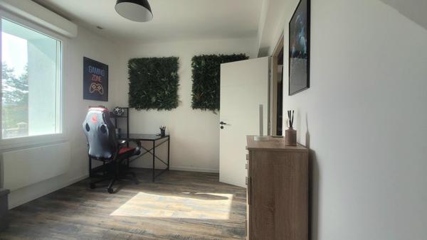 Appartement rénové avec de nombreux atouts.