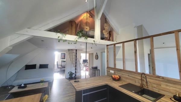 Appartement rénové avec de nombreux atouts.