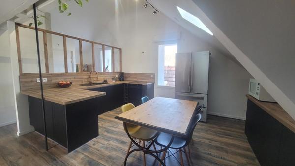 Appartement rénové avec de nombreux atouts.