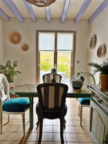 Jolie maison indépendante et économe, beau jardin, sous-sol et dépendance entièrement aménagés, garage et carport