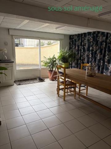 Jolie maison indépendante et économe, beau jardin, sous-sol et dépendance entièrement aménagés, garage et carport