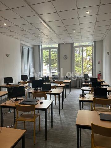 Bureaux à louer à Lille - Espaces de caractère avec parking et excellente accessibilité