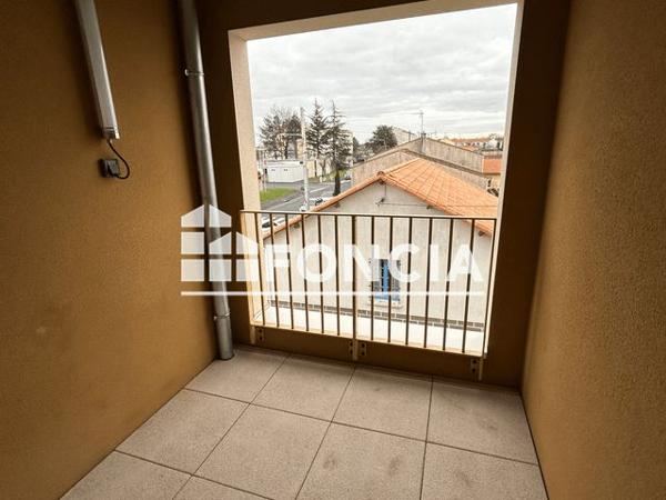 Location Studio 30.2 m² - 16-18 RUE DU COLONEL TAYLOR Montaigu Vendee 85600