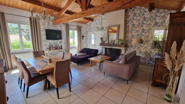 Maison familiale avec gîte, piscine et jardin paysagé