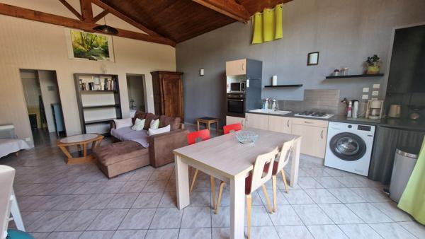 Maison familiale avec gîte, piscine et jardin paysagé