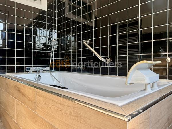 Vente
                Maison131,8 m² - 7 Pièces -
                    Pontorson (50170)