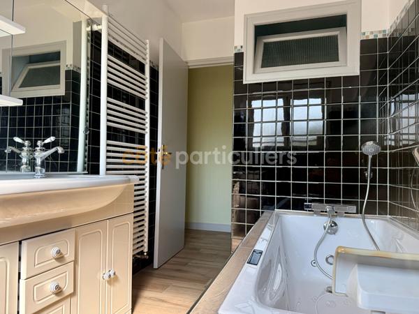 Vente
                Maison131,8 m² - 7 Pièces -
                    Pontorson (50170)