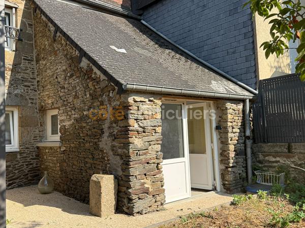 Vente
                Maison131,8 m² - 7 Pièces -
                    Pontorson (50170)