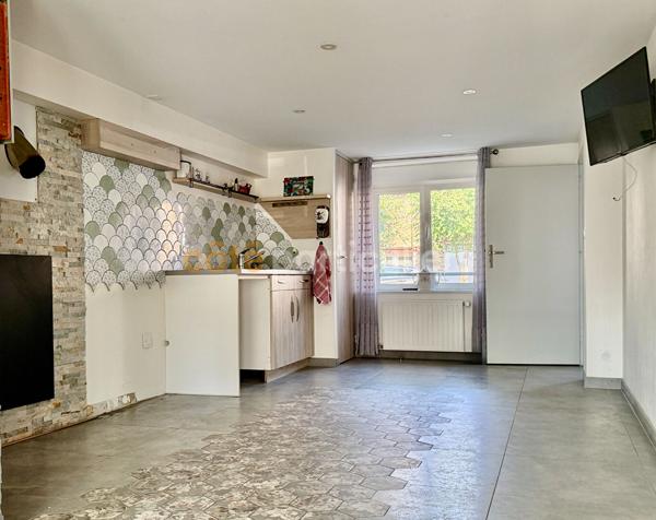 Vente
                Maison131,8 m² - 7 Pièces -
                    Pontorson (50170)