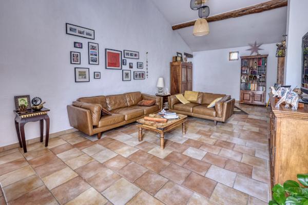 Châteaurenard (13160) Mas restauré avec piscine et dépendances