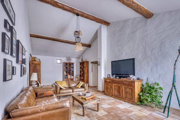 Châteaurenard (13160) Mas restauré avec piscine et dépendances