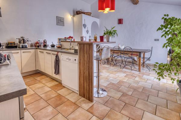 Châteaurenard (13160) Mas restauré avec piscine et dépendances